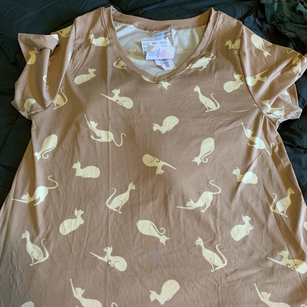 Lularoe Christy T 2xl NWT - tan with cats